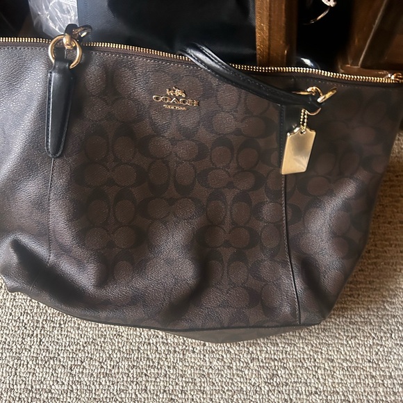 I am selling pocketbooks and doTERRA cases and oils!!! - Picture 6 of 16